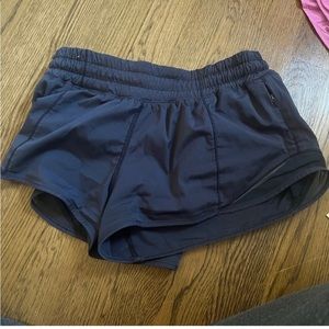 Lululemon hotty hot shorts 2.5